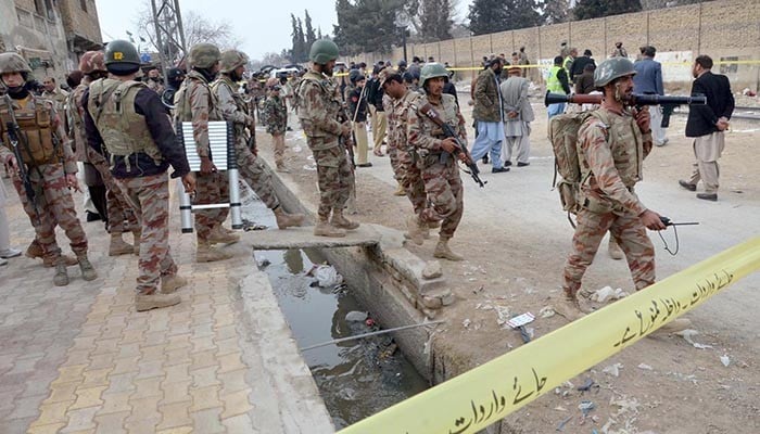 Two policemen martyred in attack on DSP's vehicle in Quetta 