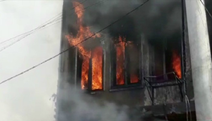 Two dead after fire engulfs Faisalabad market 