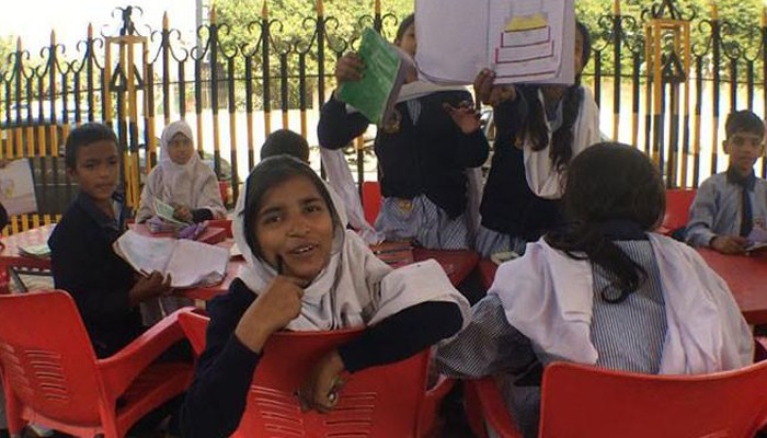 SC forbids Sindh govt from harassing staff running Karachi footpath school