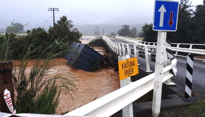 Tourists stranded as cyclone's tail hits New Zealand