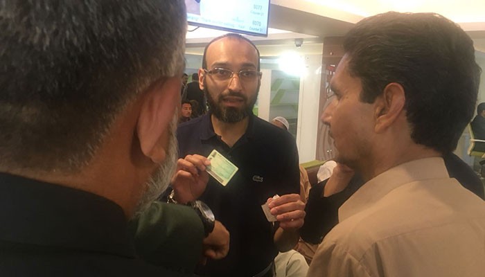 NADRA chairman cracks down on officials during Karachi visit