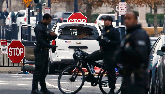 White House locks down as vehicle strikes barrier