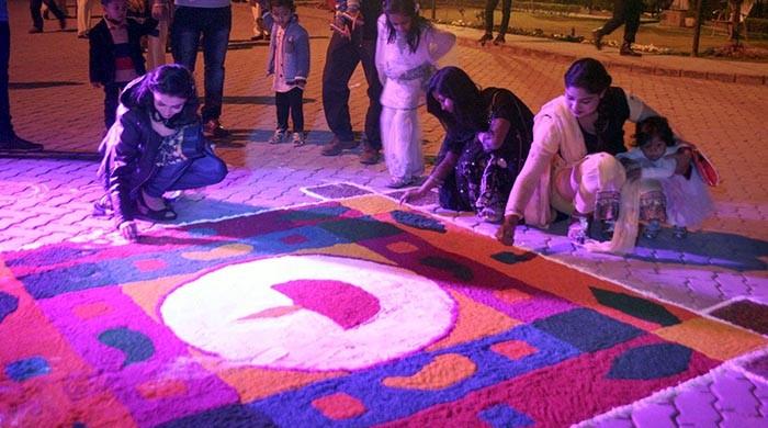 Pakistan filled with colours for Holi  Pakistan filled with colours for Holi