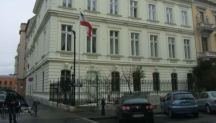 Knife attacker shot dead outside residence of Iranian ambassador in Vienna Knife attacker shot dead outside residence of Iranian ambassador in Vienna