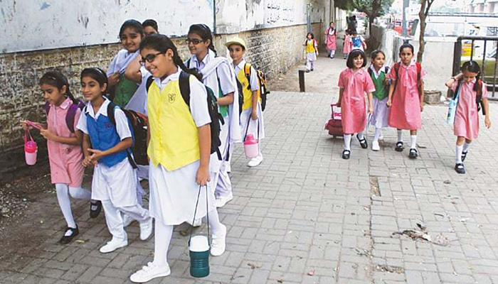 Karachi doctor highlights how heavy schoolbags are affecting children