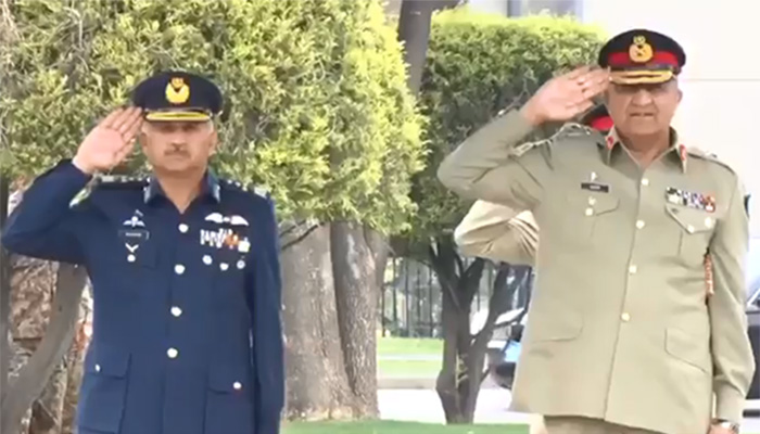 Air Chief  Marshal Mujahid Anwar Khan calls on army chief at GHQ 
