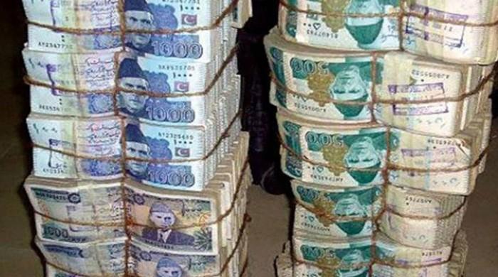 Rupee sinks on concerns over balance of payments Rupee sinks on concerns over balance of payments