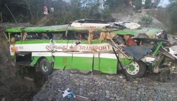 19 dead as bus plunges off Philippine cliff