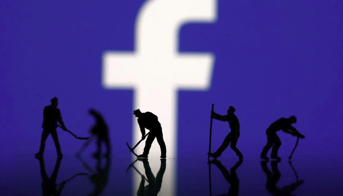 Ex-Facebook manager says company was sluggish in stopping data harvesting