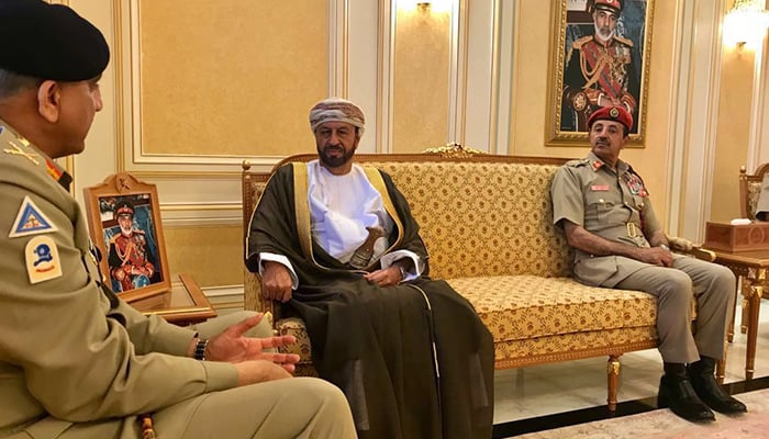 COAS General Qamar Javed Bajwa calls on Oman's defence minister 