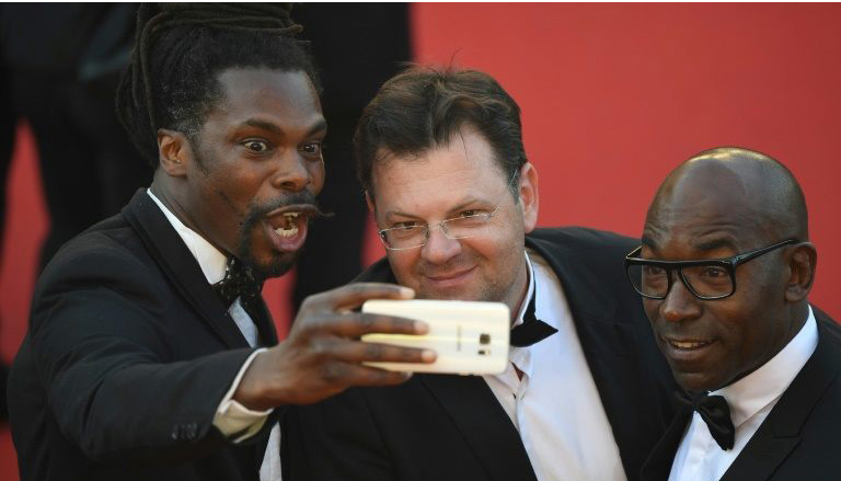 Cannes film festival to ban selfies on the red carpet 