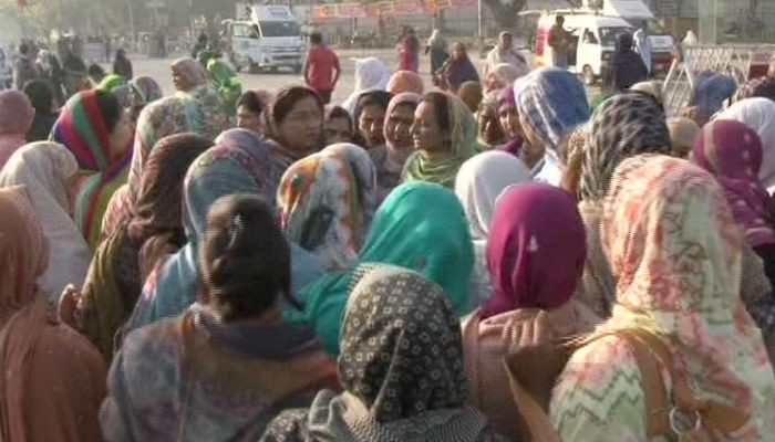 Lady health workers’ protest in Lahore enters third day 