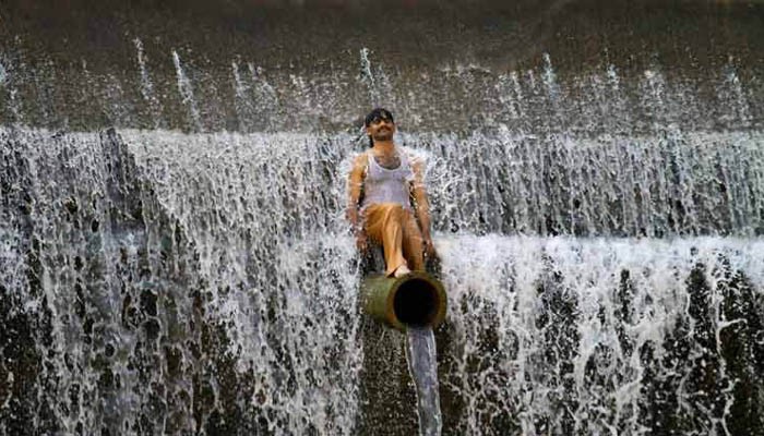 Emergency declared in Karachi hospitals to combat blistering heat