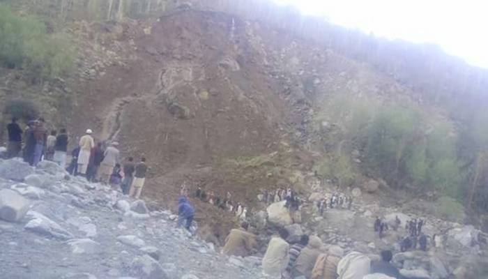Six killed in Diamer landslide 