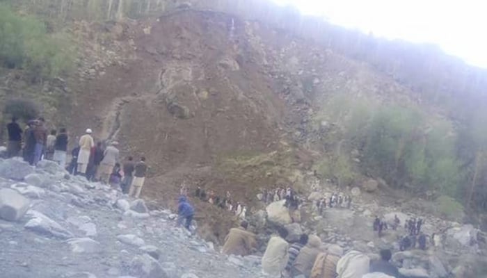 Six killed in Diamer landslide 