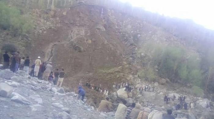 Six killed in Diamer landslide  Six killed in Diamer landslide