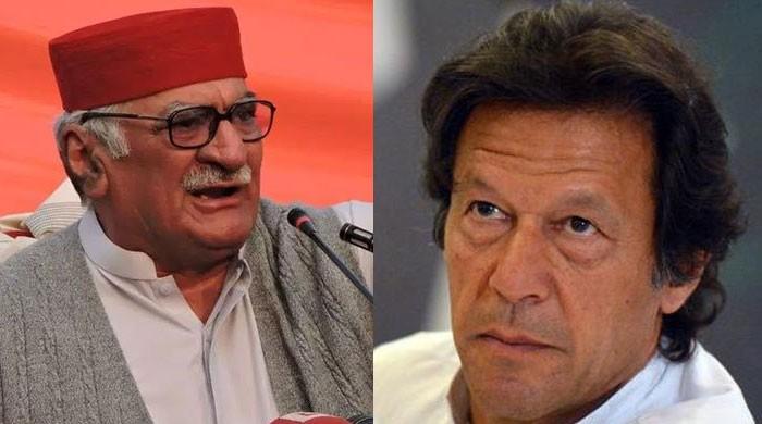 'First clean your own house then speak of change': Asfandyar to Imran  CHARSADDA: Awami National Party (ANP) chief Asfandyar Wali Khan Friday asked Pakistan Tehreek-e-Insaf (PTI) chairman Imran Khan to "first clean your own house and then speak of a change."In his address with the workers' convention here, Asfandyar...
