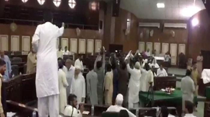 Peshawar district nazim 'punishes' councillors over protest, halts fund disbursement