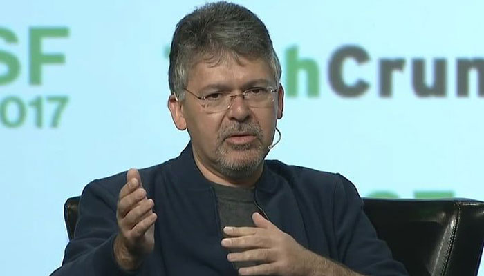 Apple hires John Giannandrea as AI chief