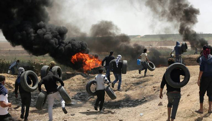 Israeli troops martyr 12 Palestinians as Gaza border protests resume: medics