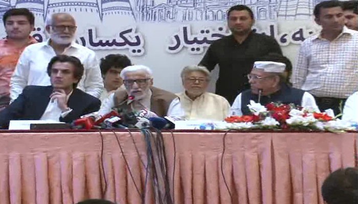 Imran promises new province as PML-N South Punjab defectors join PTI