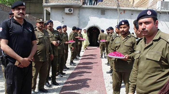 Wedding of martyred cop’s daughter made memorable by Attock police