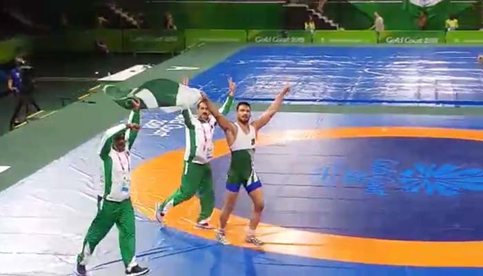 Wrestler Mohammad Inam wins Pakistan’s first Gold at Commonwealth Games