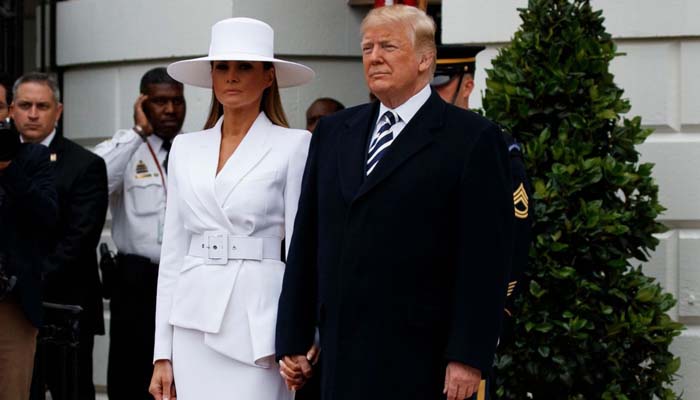  Melania avoids holding Trump's hand once again