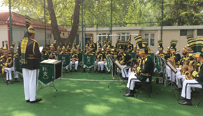 Military tri-services band performs at Pakistani embassy in Beijing 