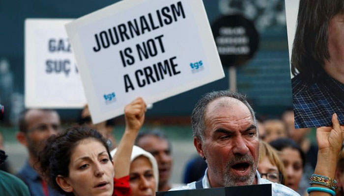 Media-bashing by politicians a threat to democracies, RSF warns