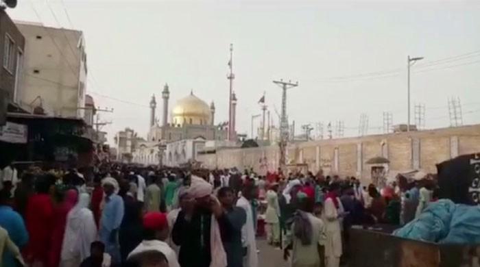 Devotees reach Sehwan to commemorate Lal Shahbaz Qalandar’s urs 