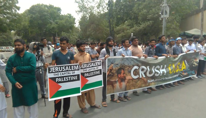 Gaza violence: IJT members protest outside US consulate in Lahore