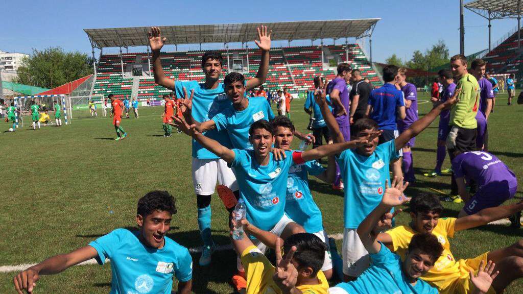 Pakistan Street Child football team reminds Bilawal Bhutto of unkept promises