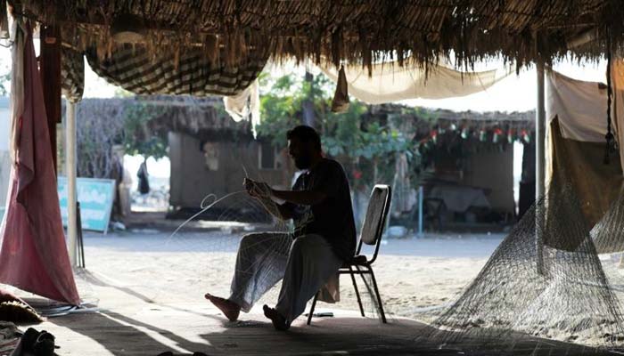 Afghans, Pakistanis weave a livelihood on Emirati coast