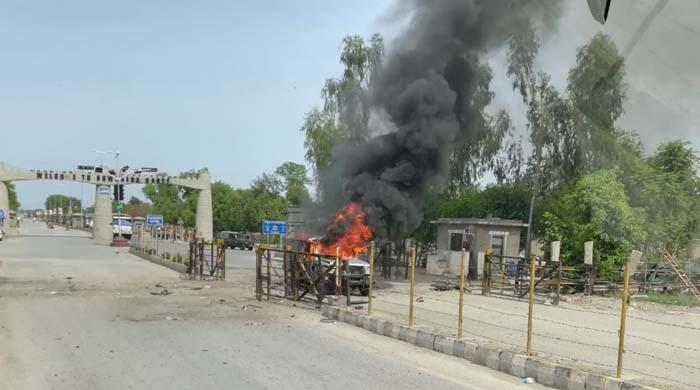 Fourteen injured in Nowshera suicide blast