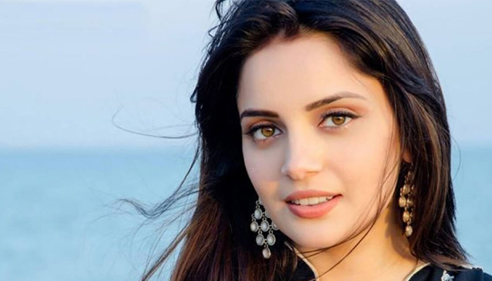  Armeena Khan says she'll visit Syria to hand-deliver zakat to refugee children