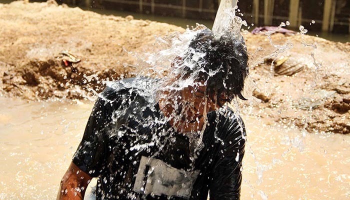 Hottest day recorded in Karachi as country sizzles 