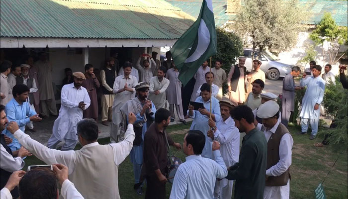 Tribespeople in Parachinar celebrate passage of KP-FATA merger bill