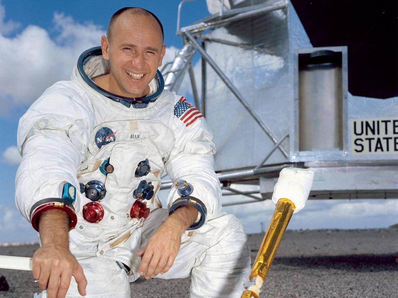 Moonwalking astronaut-artist Alan Bean dies at 86