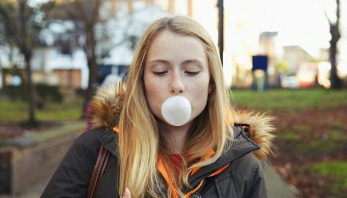 Walk and chew gum, it may keep you thin: study