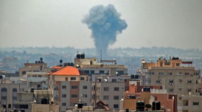 Israel hits dozens of Gaza targets after mortar barrage  [embed_video1 url=https://ift.tt/2J04CFQ...