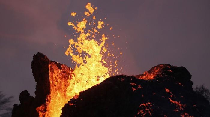 Don't roast marshmallows over erupting Hawaii volcano: USGS  Lava erupts and flows from a Kilauea volcano fissure in Leilani Estates, on Hawaii's Big Island, on May 23 in Pahoa, Hawaii. Photo: AFPSomeone actually asked the US Geological Survey if it is OK to roast marshmallows over volcanic lava.And the USGS...