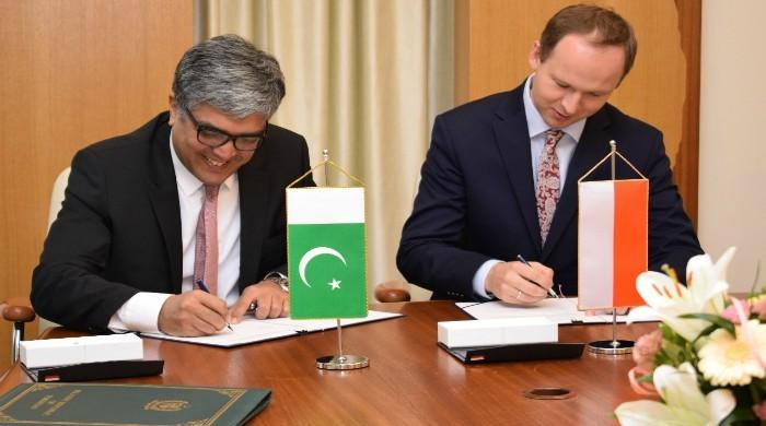 Pakistan and Poland sign MoU for financial cooperation   Ambassador of Pakistan to Poland Shafqat Ali Khan signed the MoU on behalf of the State Bank of Pakistan whereas Chairman of the Polish Financial Supervision Authority Mr. Marek Chrzanowski signed the MoU on behalf of the PFSA-Geo NewsA...