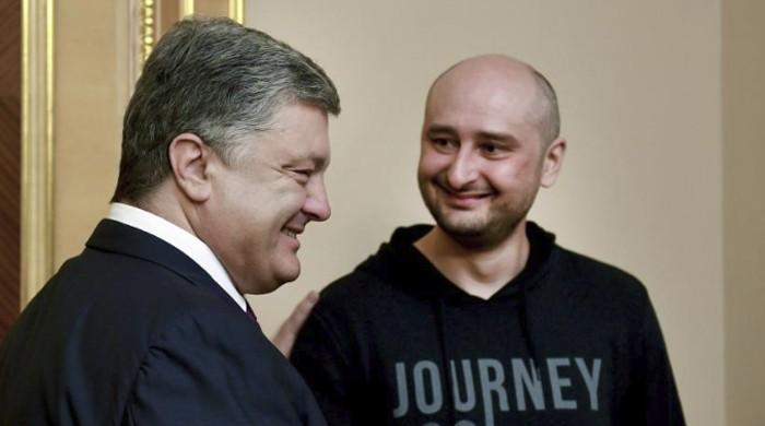 Kremlin critic turns up alive at televised briefing about his 'murder'  Ukrainian President Petro Poroshenko meets with Russian journalist Arkady Babchenko — who was declared murdered and then later turned up alive — in Kiev, Ukraine, May 30, 2018. Mykola Lazarenko/Ukrainian Presidential Press Service/Handout via...