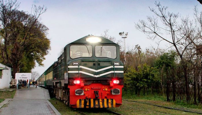 Pakistan Railways slashes fares by 30% for Eid