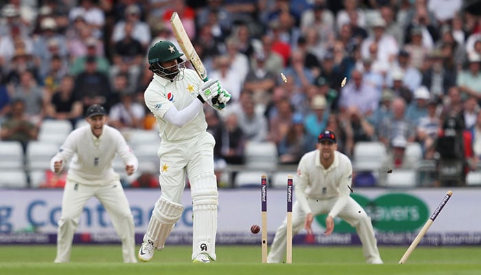 England stop the rot with thumping win over Pakistan