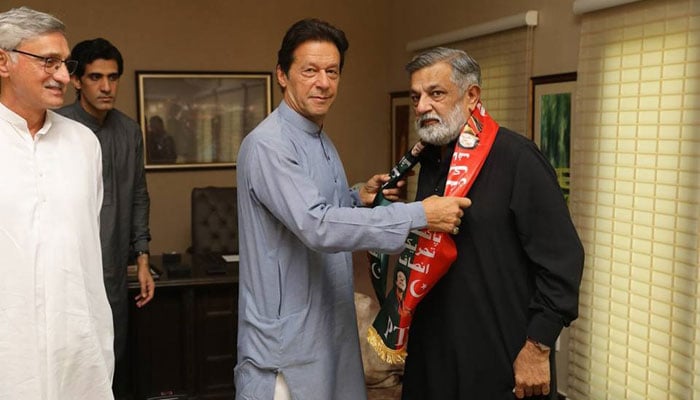 Former MQM-P MNA Rashid Godil defects to PTI 