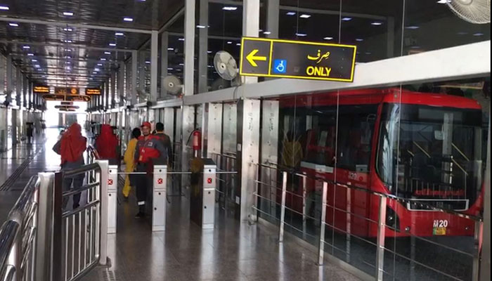 Passengers in limbo as Islamabad Metro bus drivers protest wages