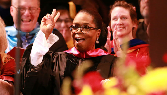 Oprah Winfrey to produce shows for Apple