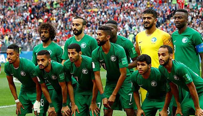 Saudi World Cup team´s plane suffers engine fire